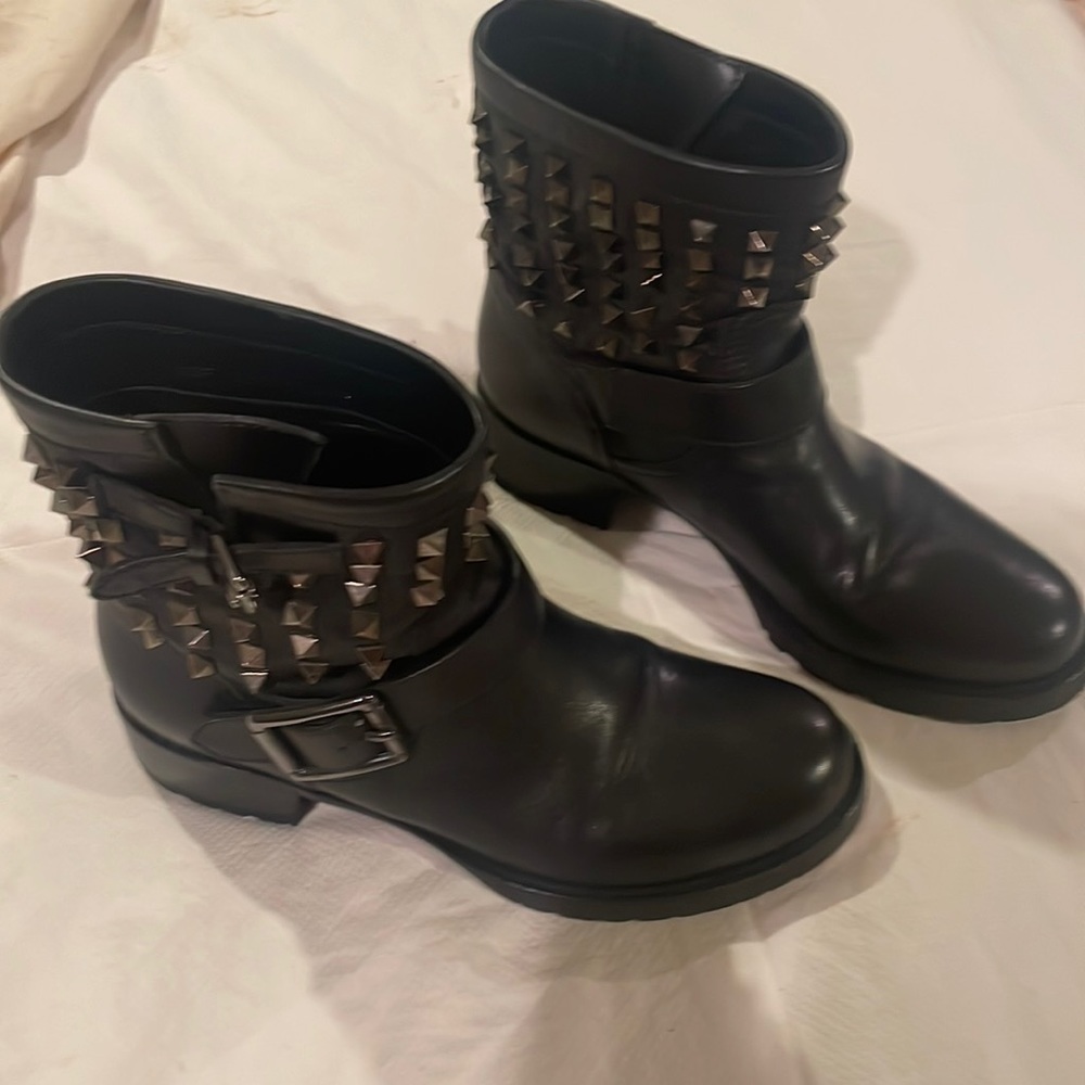 ONE DAY SALE !!!Authentic EUC Valentino stud combat boots